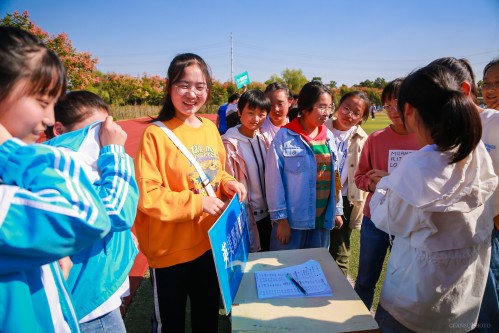 201909【五中社團喜迎新 莘莘學(xué)子顯風采——阜陽五中舉行2019年社團納新大會】2000k 阜陽日報 阜陽發(fā)布 特約攝影 凡偉 18844908911-11 (7)_conew1.jpg