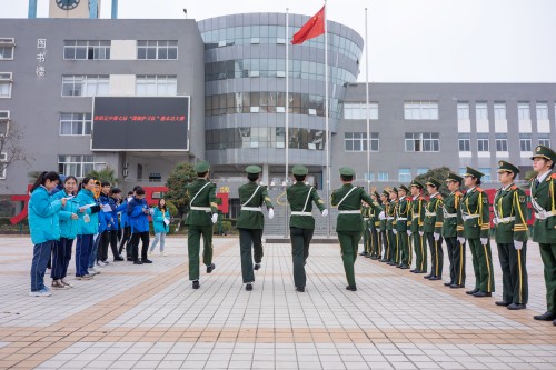 201912【夯實(shí)基礎(chǔ) 練就功夫——阜陽五中第七屆國旗護(hù)衛(wèi)隊(duì)基本功大賽圓滿成功】潁州晚報 阜陽日報 阜陽發(fā)布 特約攝影記者 凡偉 18844908911 (7)_conew1.jpg