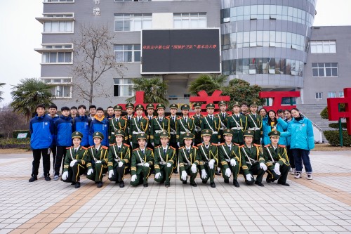 201912【夯實(shí)基礎(chǔ) 練就功夫——阜陽五中第七屆國旗護(hù)衛(wèi)隊(duì)基本功大賽圓滿成功】潁州晚報 阜陽日報 阜陽發(fā)布 特約攝影記者 凡偉 18844908911 (8)_conew1.jpg