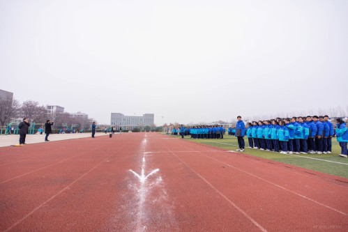 201912【強(qiáng)健體魄 淬煉精神——阜陽(yáng)五中舉行高一 高二年級(jí)跑操比】潁州晚報(bào) 阜陽(yáng)日?qǐng)?bào) 阜陽(yáng)發(fā)布 特約攝影記者 凡偉 18844908911_conew1.jpg