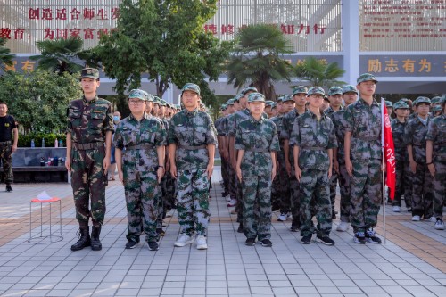 202008【班級合照 2020級軍訓(xùn)閉幕式阜陽五中】潁州晚報(bào) 阜陽日報(bào) 特約攝影記者 凡偉 18844908911_conew1.jpg