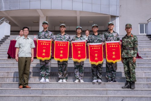 202008【2020級軍訓(xùn)閉幕式 阜陽五中】潁州晚報(bào) 阜陽日報(bào) 特約攝影記者 凡偉 18844908911-15_conew1.jpg