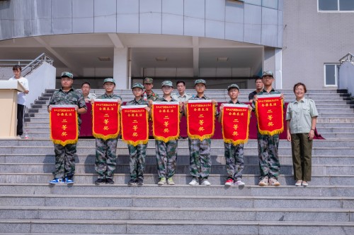 202008【2020級軍訓(xùn)閉幕式 阜陽五中】潁州晚報(bào) 阜陽日報(bào) 特約攝影記者 凡偉 18844908911-13_conew1.jpg